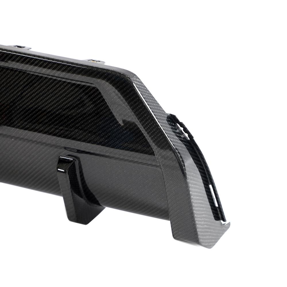 Closeup of the Carbon Fiber pattern of the Diffuser with Brake Light BMW G42