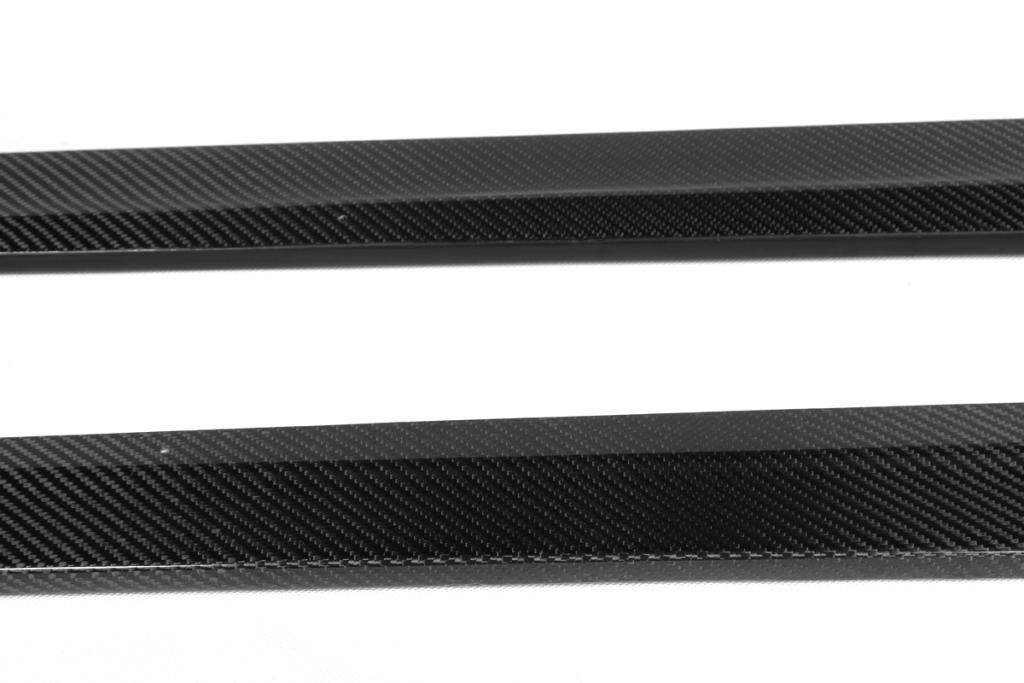 CLoseup of the middle part of the Carbon Fiber Side Skirts for BMW F32