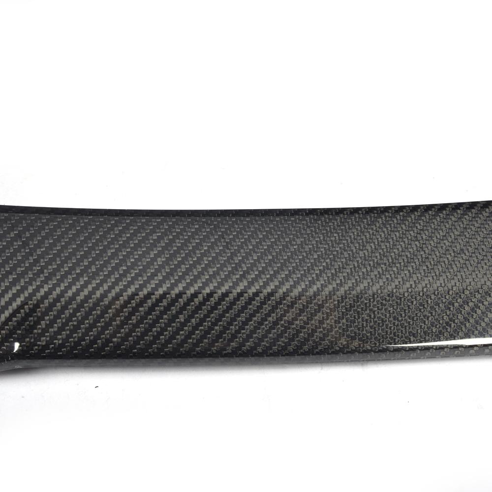 Closeup on the middle of the ML Style Carbon Fiber Trunk Spoiler for BMW 5 Series G30 & M5 F90