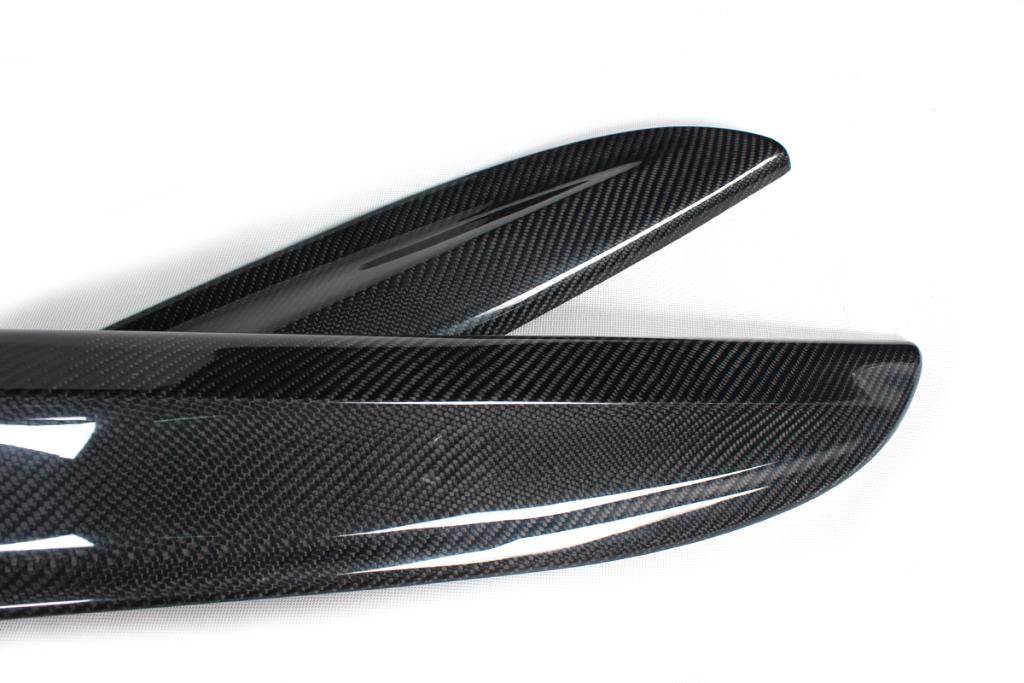 Closeup of the corner of the Performance Style Carbon Fiber Side Skirts for BMW F32