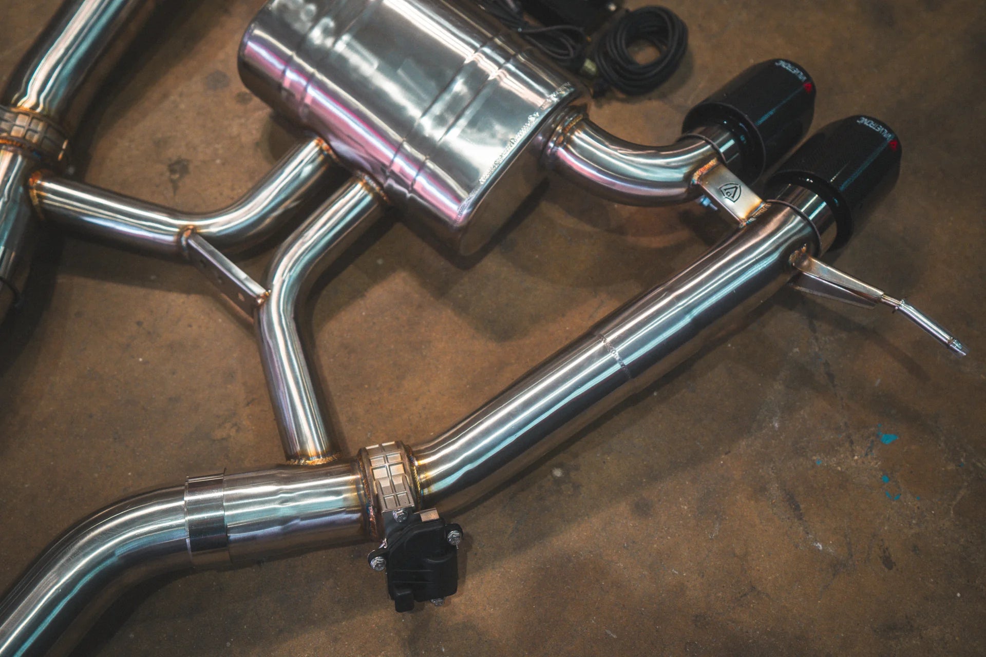 Closeup of the carbon tips with the side on the Valvetronic BMW G8x M3 / M4 Valved Sport Exhaust System | Insignist Motorsports
